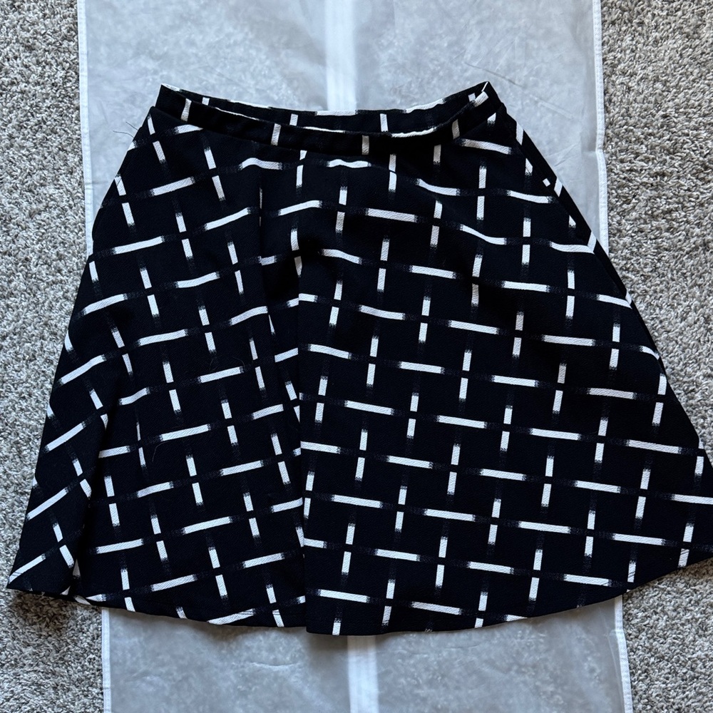 Bobeau Black and White Geometric A-Line Skirt with 2 Pockets